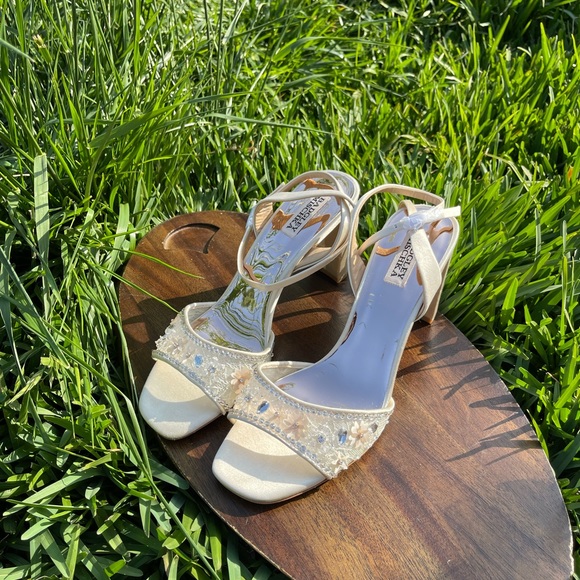 BADGLEY MISCHKA Tayten Block Heel Sandal size 10 ivory - Picture 3 of 13